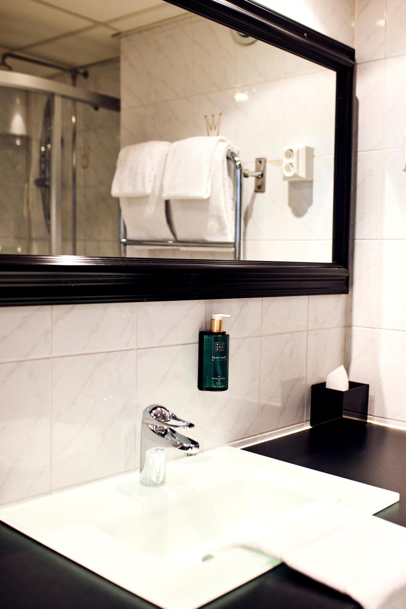 Home Hotel Smedjan Сандвикен Экстерьер фото